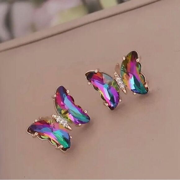 💜 Betsey Johnson stunning & sparkling light purple butterfly studs 💜 - Picture 3 of 6